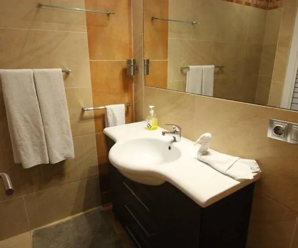 Luxury Cristianos Beachfront Апартаменты *