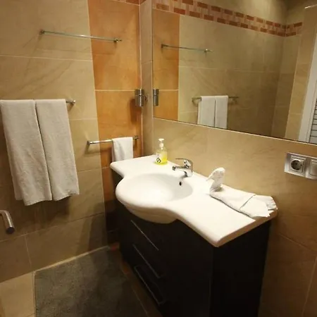 Luxury Cristianos Beachfront Апартаменты *